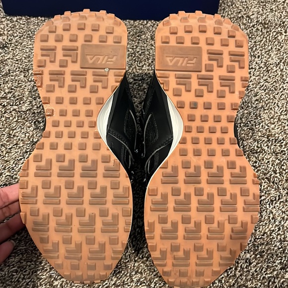 Fila sneakers size 10 - Picture 7 of 8